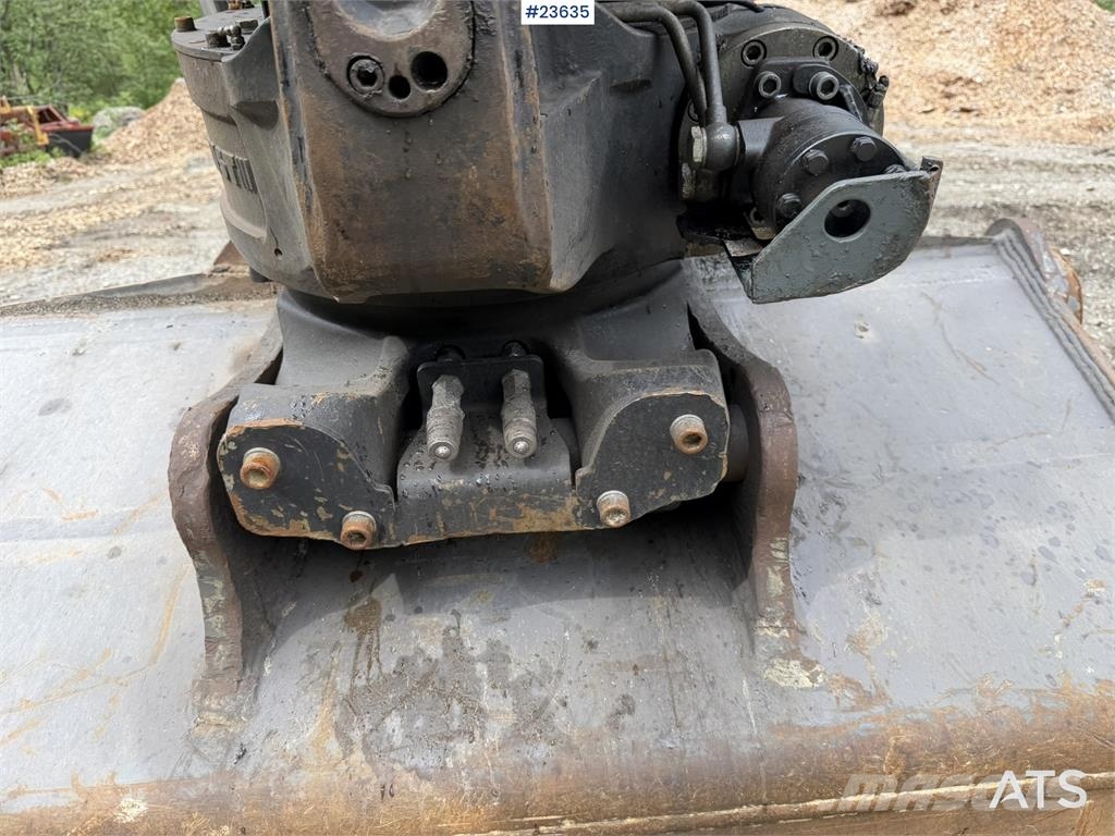 Volvo ECR355EL excavator with bucket, rototilt, and GPS Pásové rýpadlá