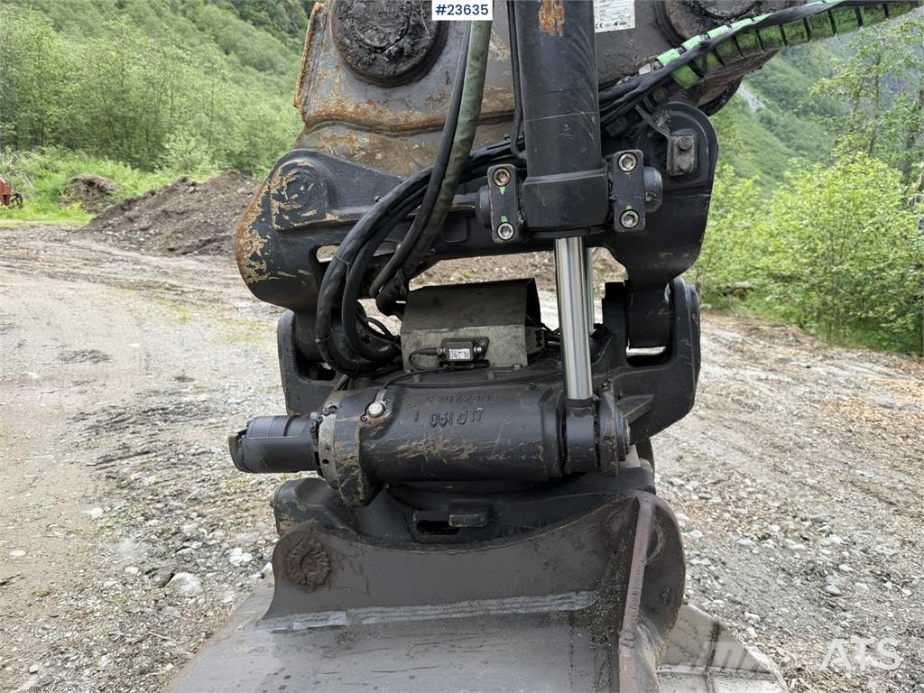 Volvo ECR355EL excavator with bucket, rototilt, and GPS Pásové rýpadlá