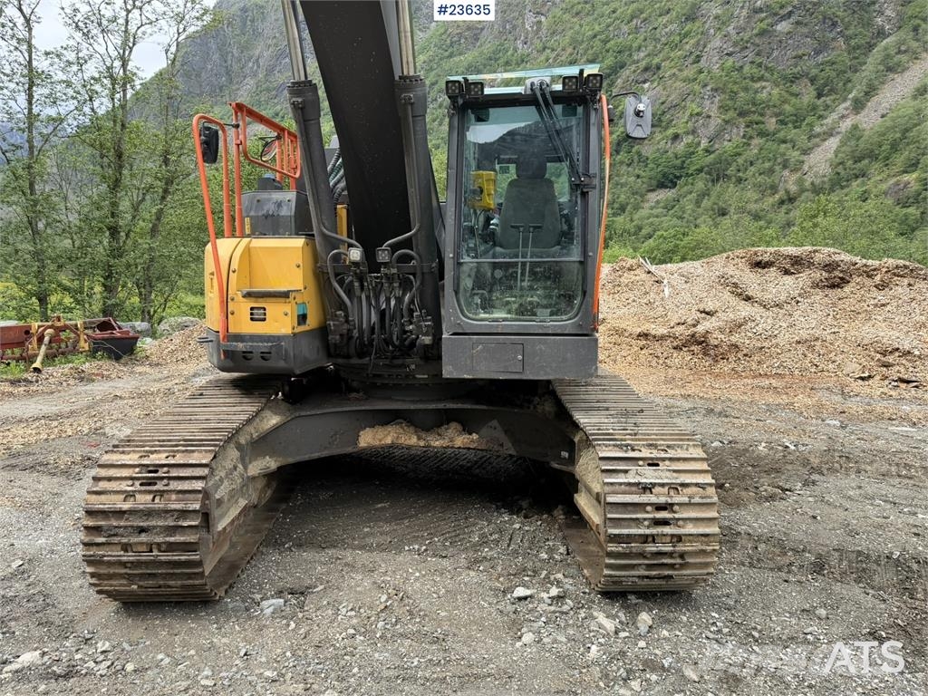 Volvo ECR355EL excavator with bucket, rototilt, and GPS Pásové rýpadlá