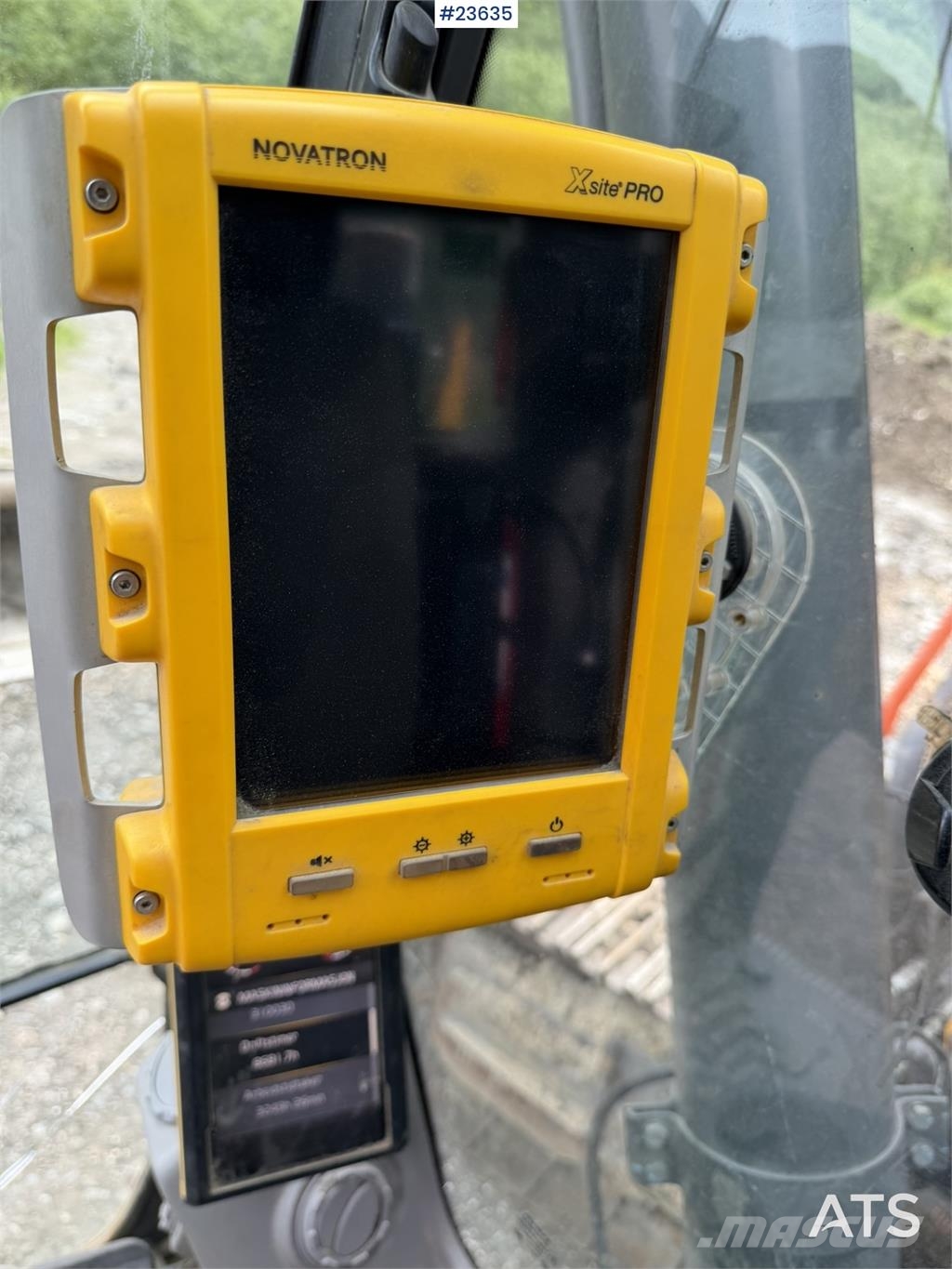 Volvo ECR355EL excavator with bucket, rototilt, and GPS Pásové rýpadlá