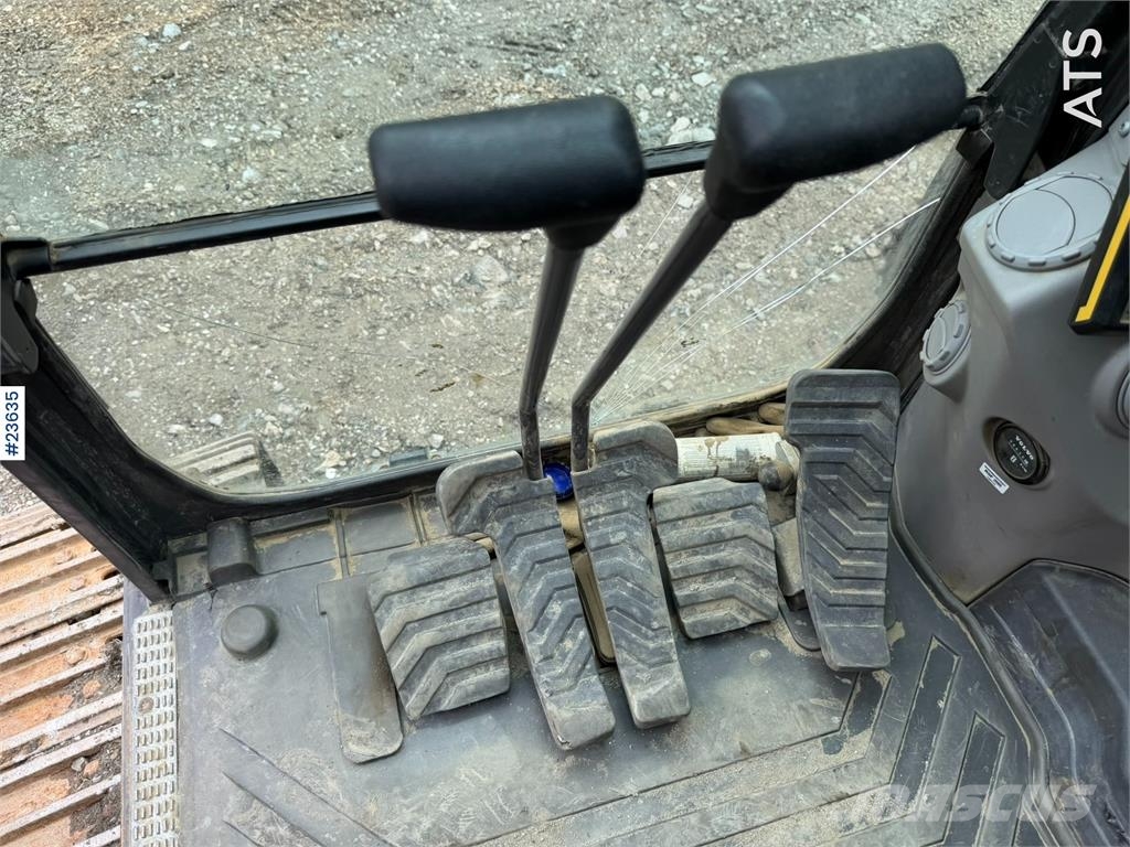 Volvo ECR355EL excavator with bucket, rototilt, and GPS Pásové rýpadlá
