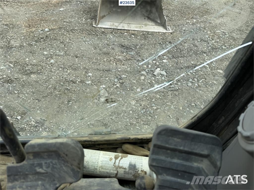 Volvo ECR355EL excavator with bucket, rototilt, and GPS Pásové rýpadlá