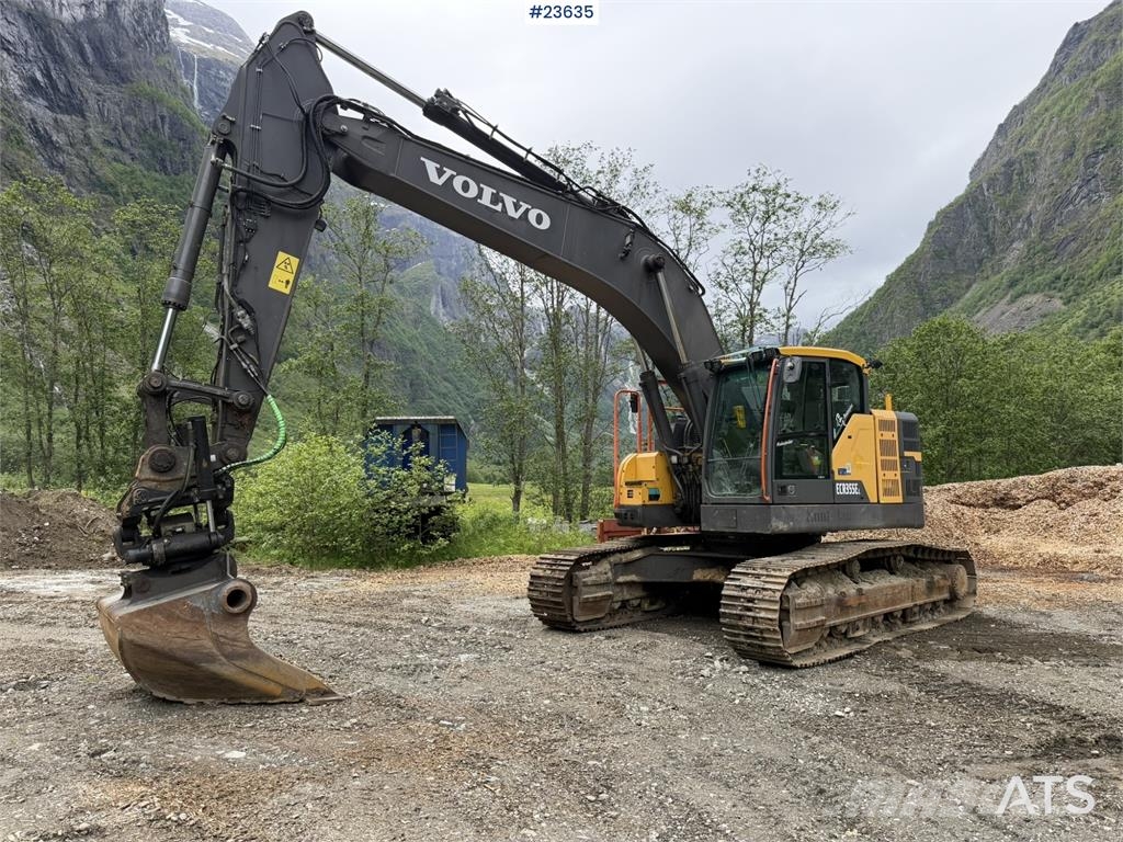 Volvo ECR355EL excavator with bucket, rototilt, and GPS Pásové rýpadlá