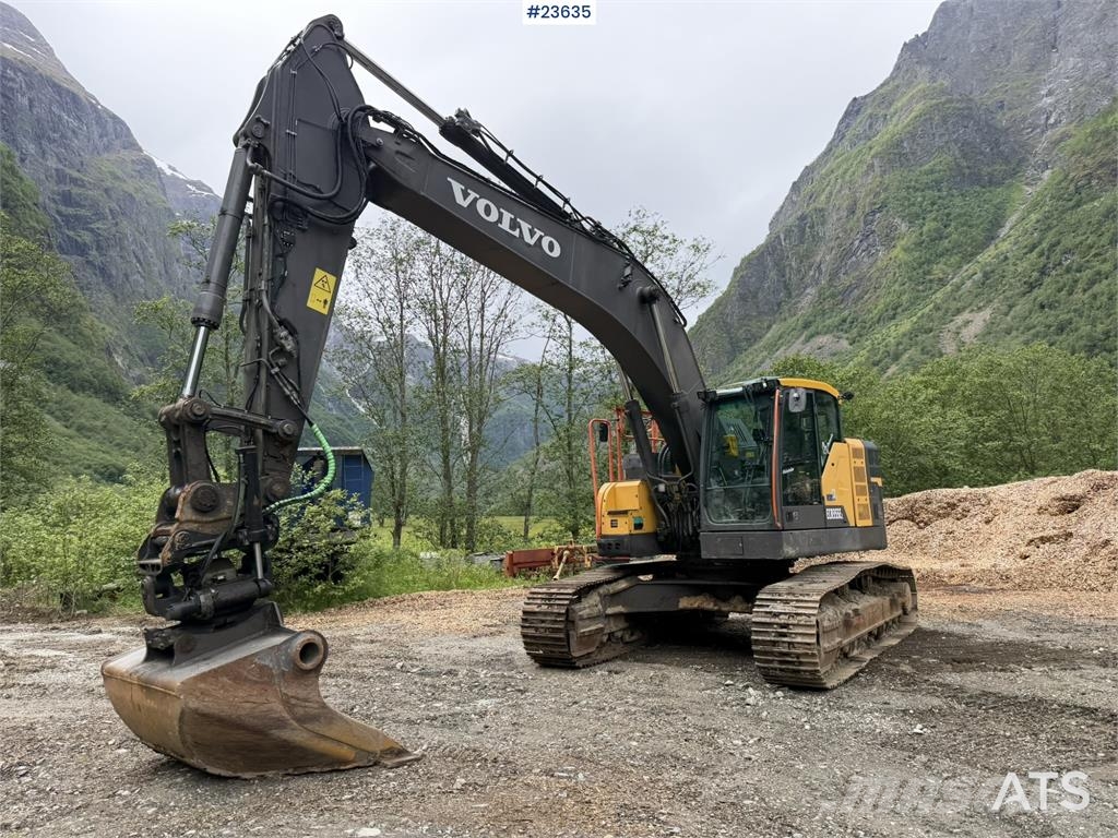 Volvo ECR355EL excavator with bucket, rototilt, and GPS Pásové rýpadlá