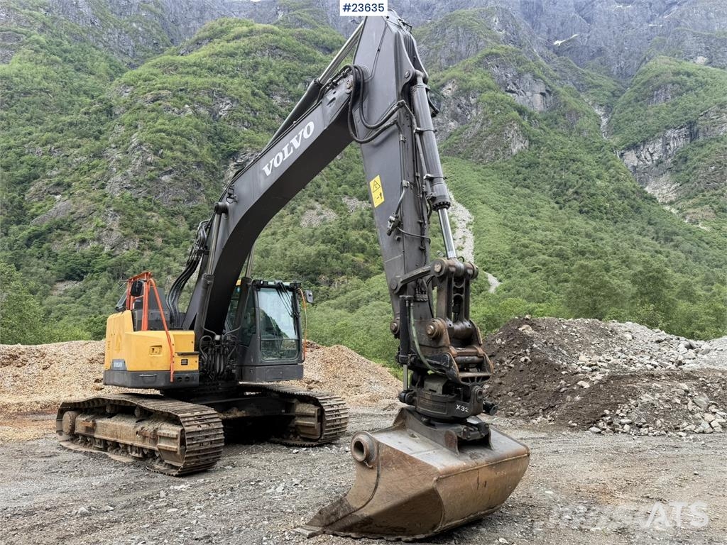 Volvo ECR355EL excavator with bucket, rototilt, and GPS Pásové rýpadlá