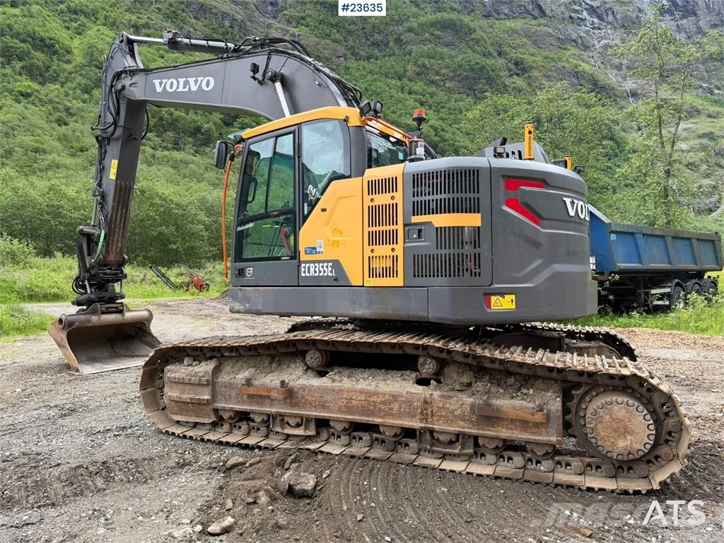 Volvo ECR355EL excavator with bucket, rototilt, and GPS Pásové rýpadlá