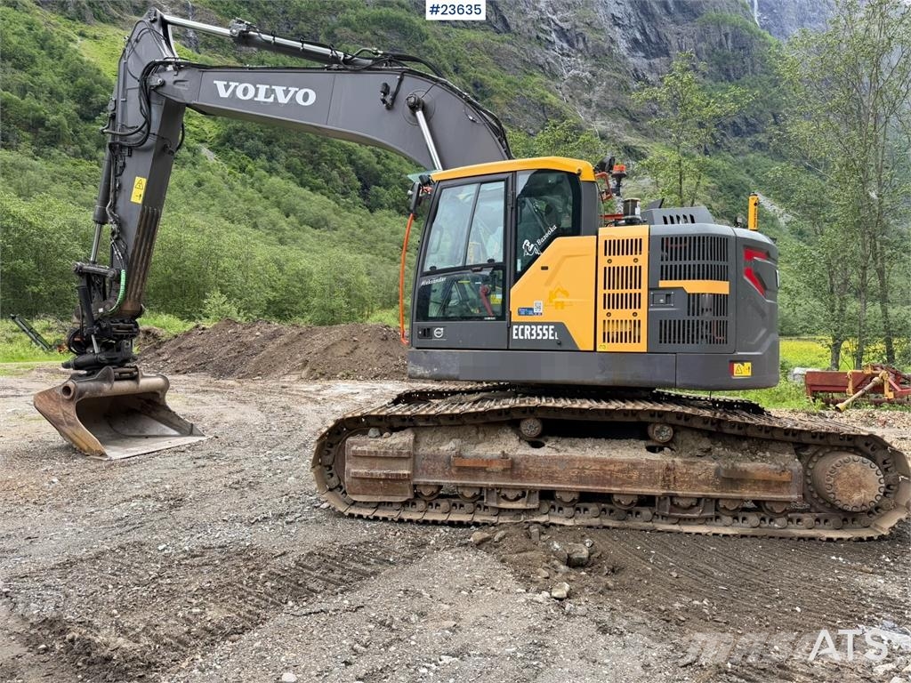 Volvo ECR355EL excavator with bucket, rototilt, and GPS Pásové rýpadlá
