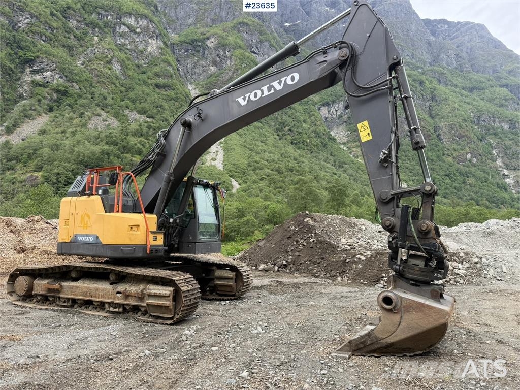 Volvo ECR355EL excavator with bucket, rototilt, and GPS Pásové rýpadlá