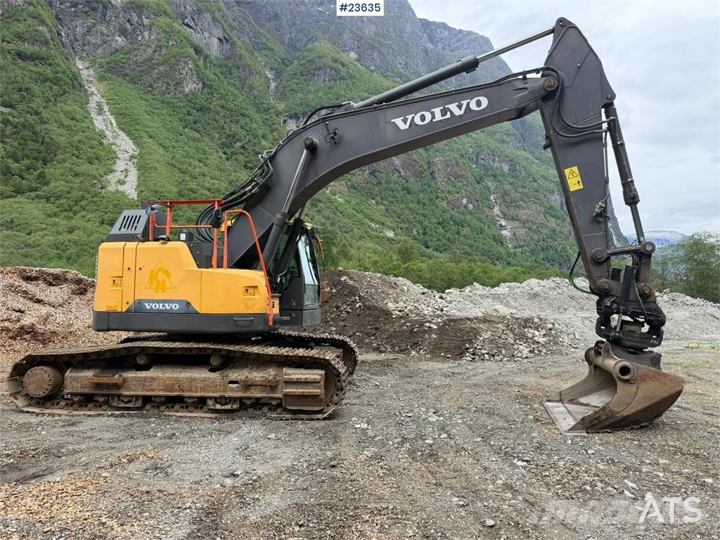 Volvo ECR355EL excavator with bucket, rototilt, and GPS Pásové rýpadlá