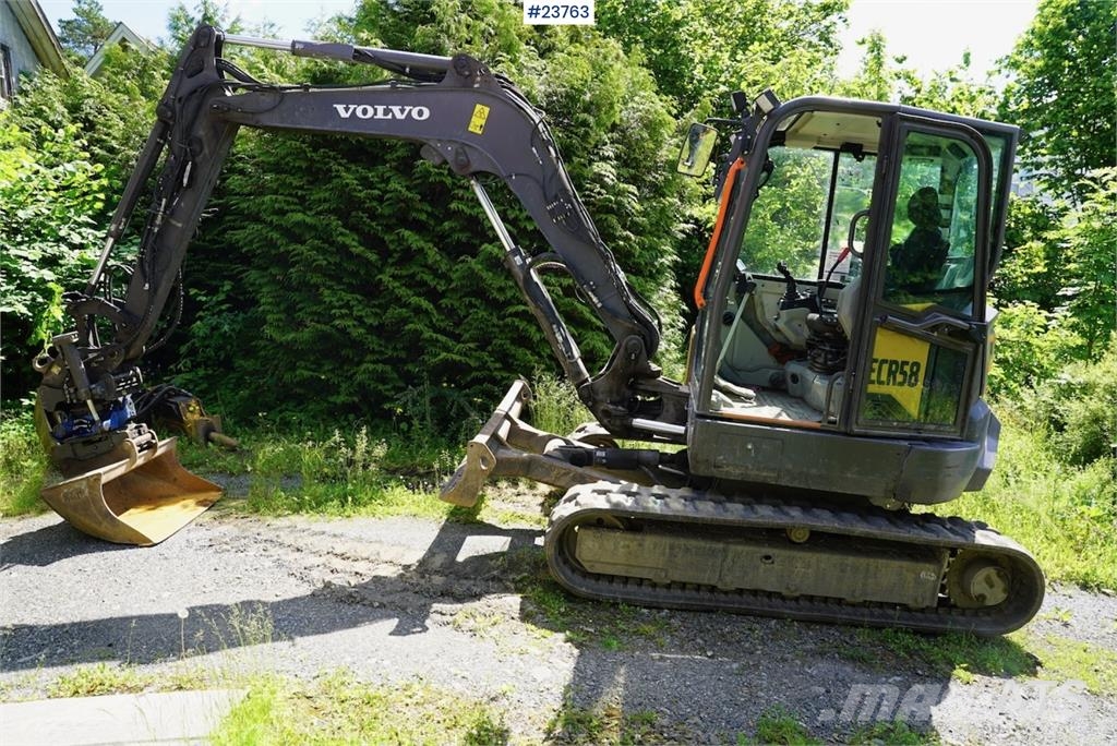 Volvo ECR58F with tilt and two buckets. Only 3,035 hours حفارات صغيرة أقل من 7 طن (حفارات صغيرة)
