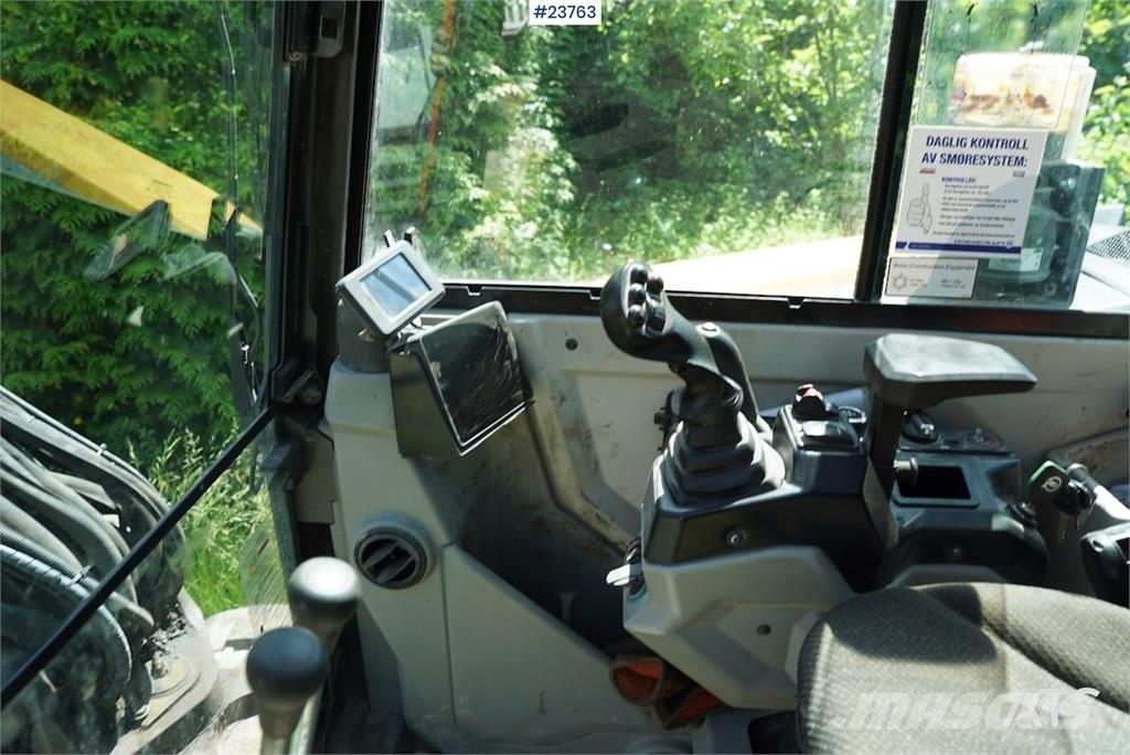 Volvo ECR58F with tilt and two buckets. Only 3,035 hours حفارات صغيرة أقل من 7 طن (حفارات صغيرة)
