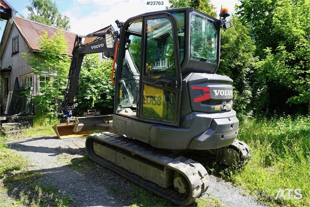 Volvo ECR58F with tilt and two buckets. Only 3,035 hours حفارات صغيرة أقل من 7 طن (حفارات صغيرة)