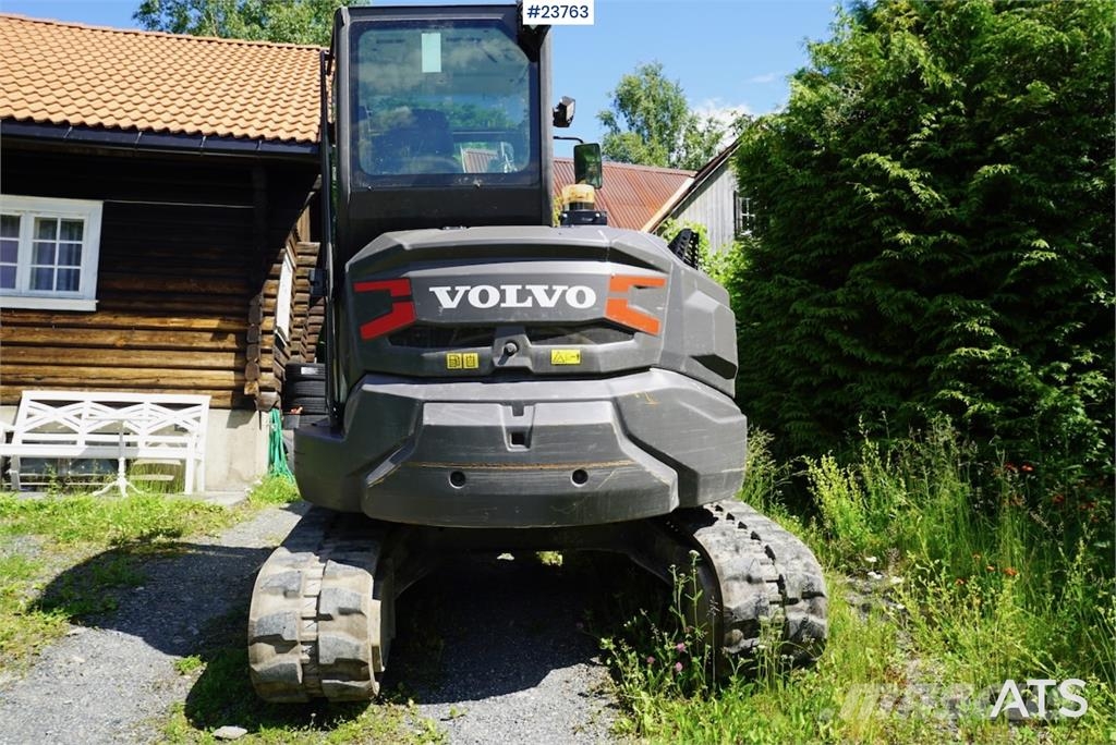 Volvo ECR58F with tilt and two buckets. Only 3,035 hours حفارات صغيرة أقل من 7 طن (حفارات صغيرة)