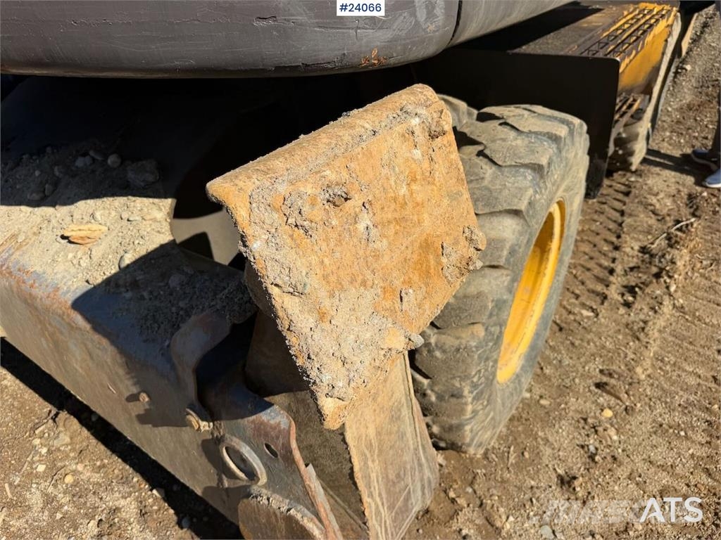 Volvo EW160B w/ rototilt and two buckets. WATCH VIDEO Wielgraafmachines