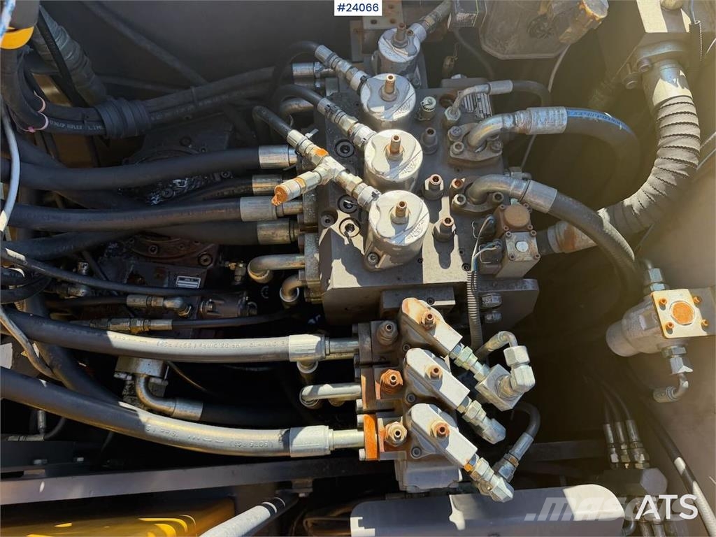 Volvo EW160B w/ rototilt and two buckets. WATCH VIDEO Wielgraafmachines