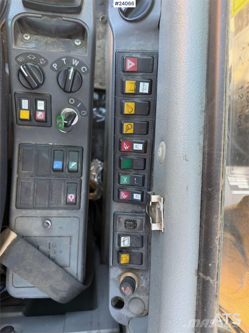 Volvo EW160B w/ rototilt and two buckets. WATCH VIDEO Wielgraafmachines