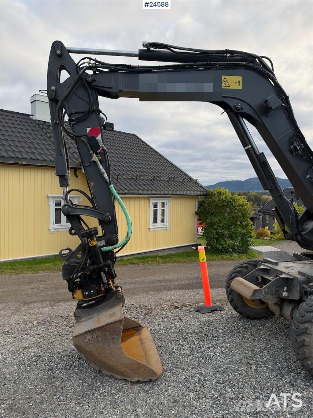 Volvo EW60E Wheeled excavator with tiltrotator and 2 buc Hjulgravere