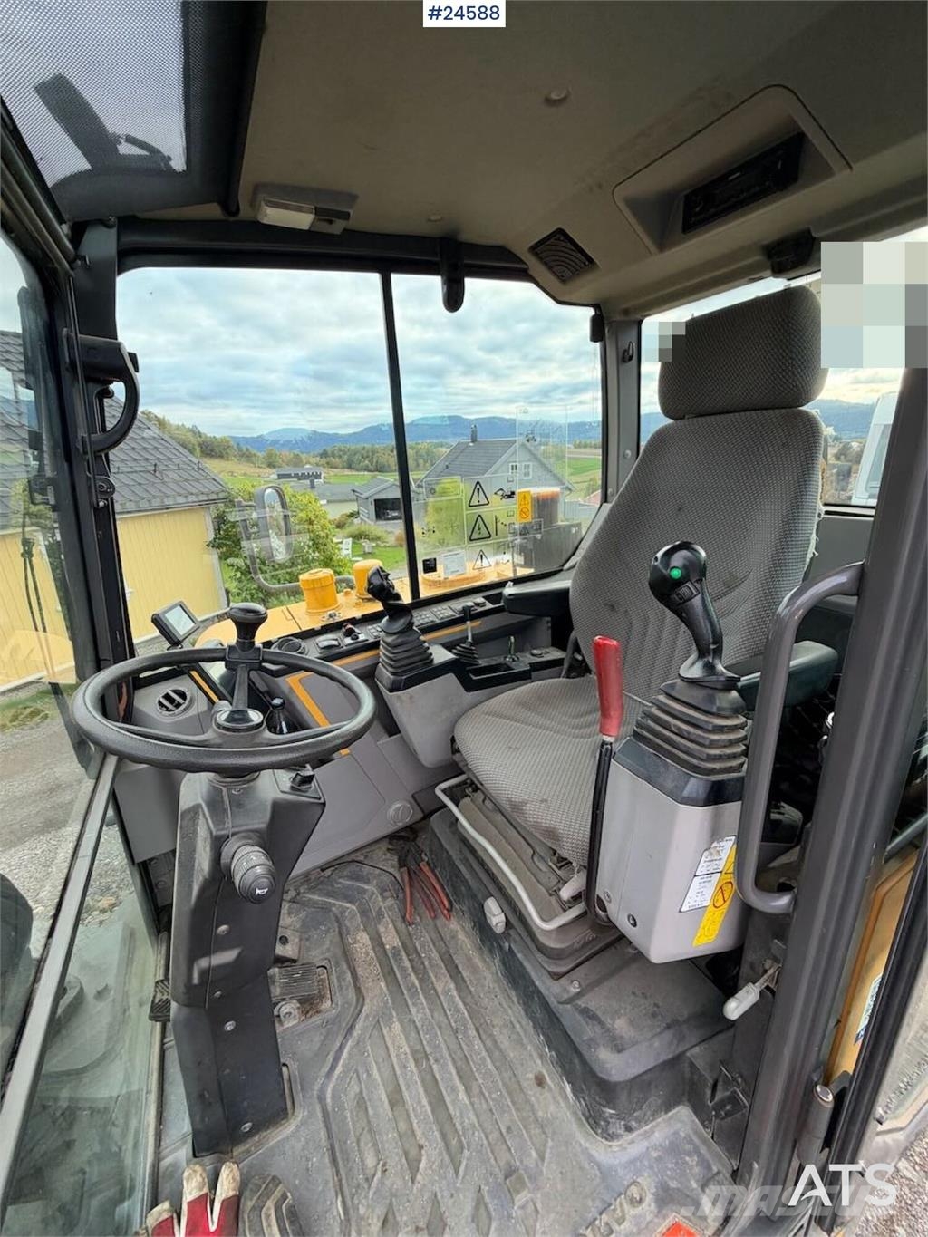 Volvo EW60E Wheeled excavator with tiltrotator and 2 buc Hjulgravere