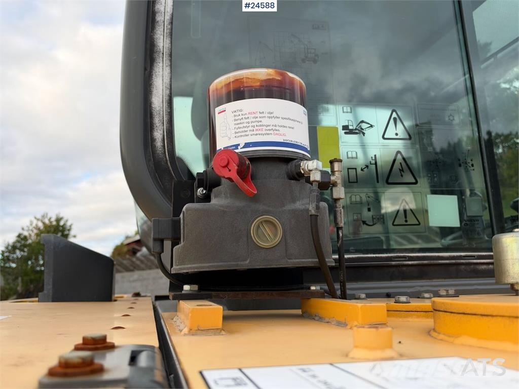 Volvo EW60E Wheeled excavator with tiltrotator and 2 buc Hjulgravere