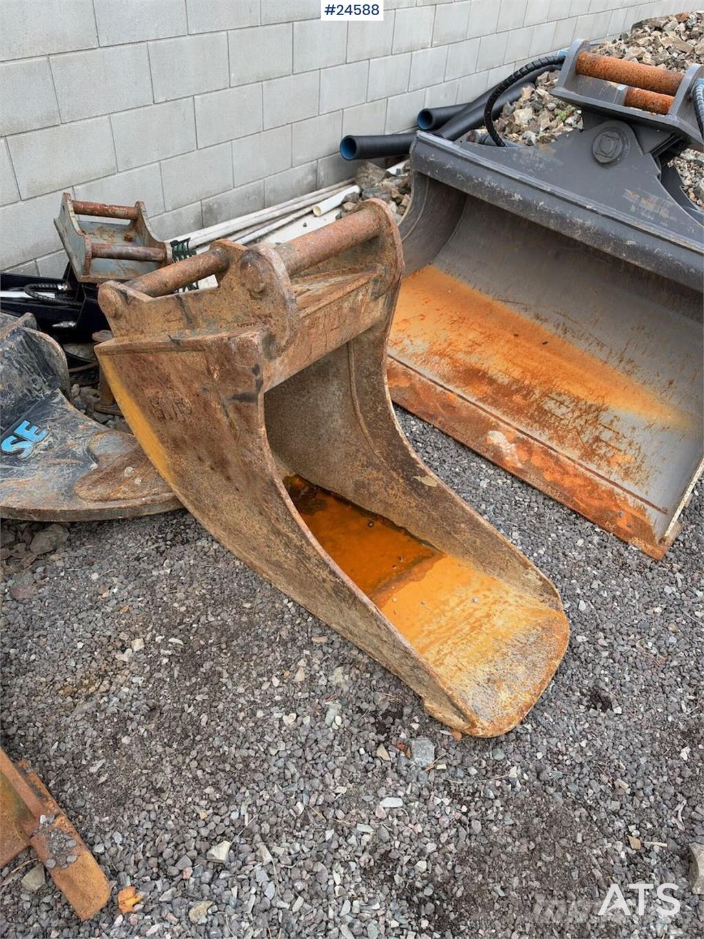 Volvo EW60E Wheeled excavator with tiltrotator and 2 buc Hjulgravere