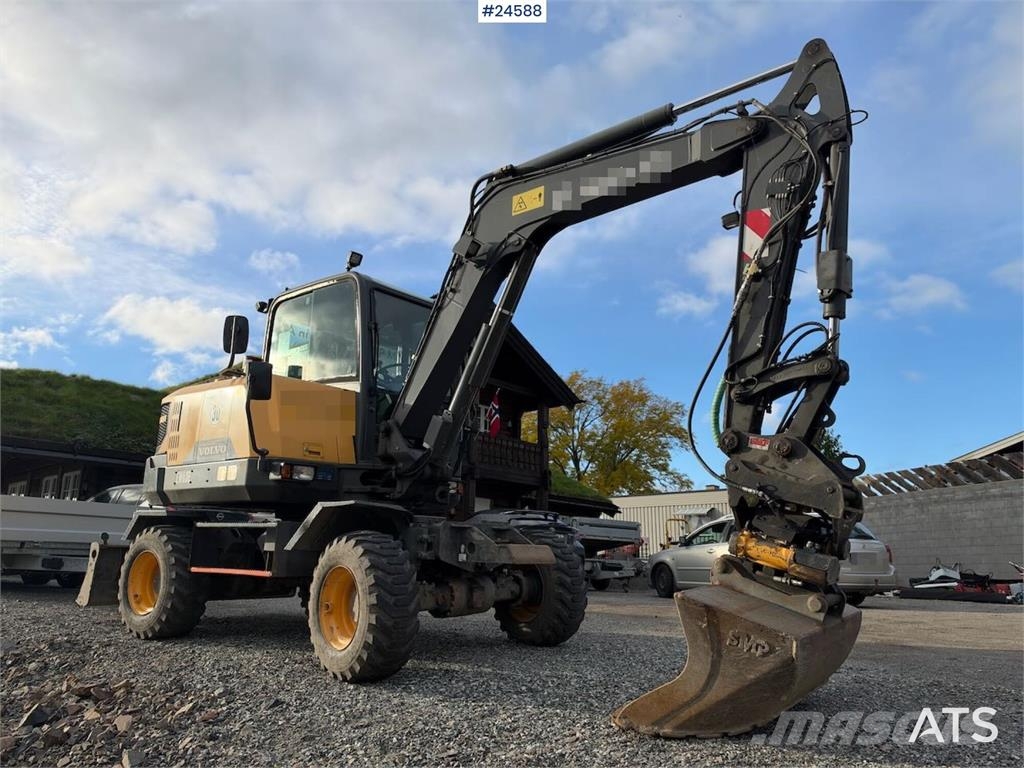 Volvo EW60E Wheeled excavator with tiltrotator and 2 buc Hjulgravere