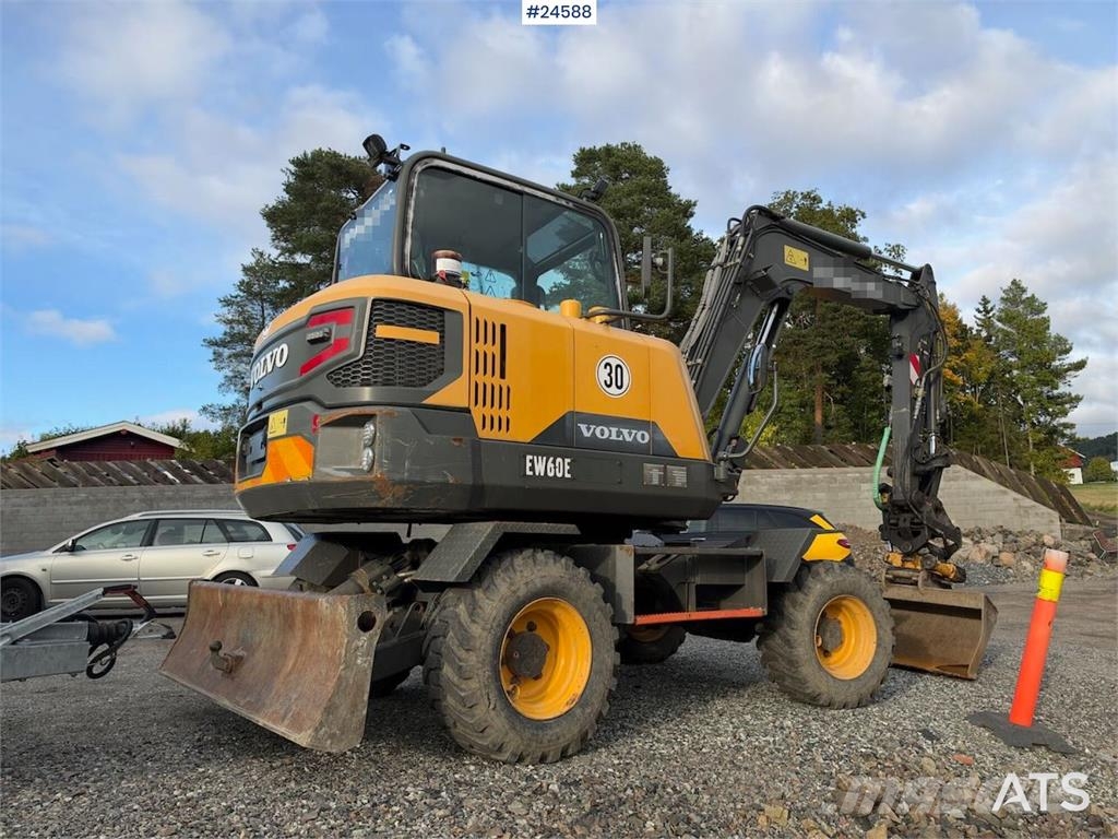 Volvo EW60E Wheeled excavator with tiltrotator and 2 buc Hjulgravere