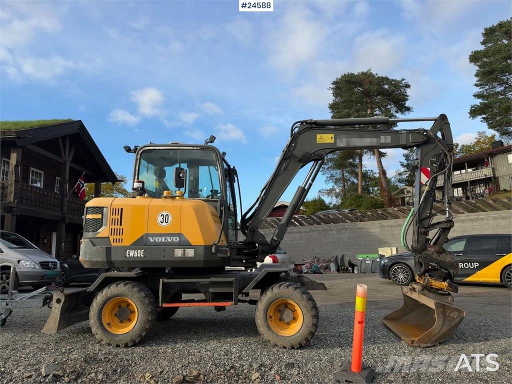 Volvo EW60E Wheeled excavator with tiltrotator and 2 buc Hjulgravere
