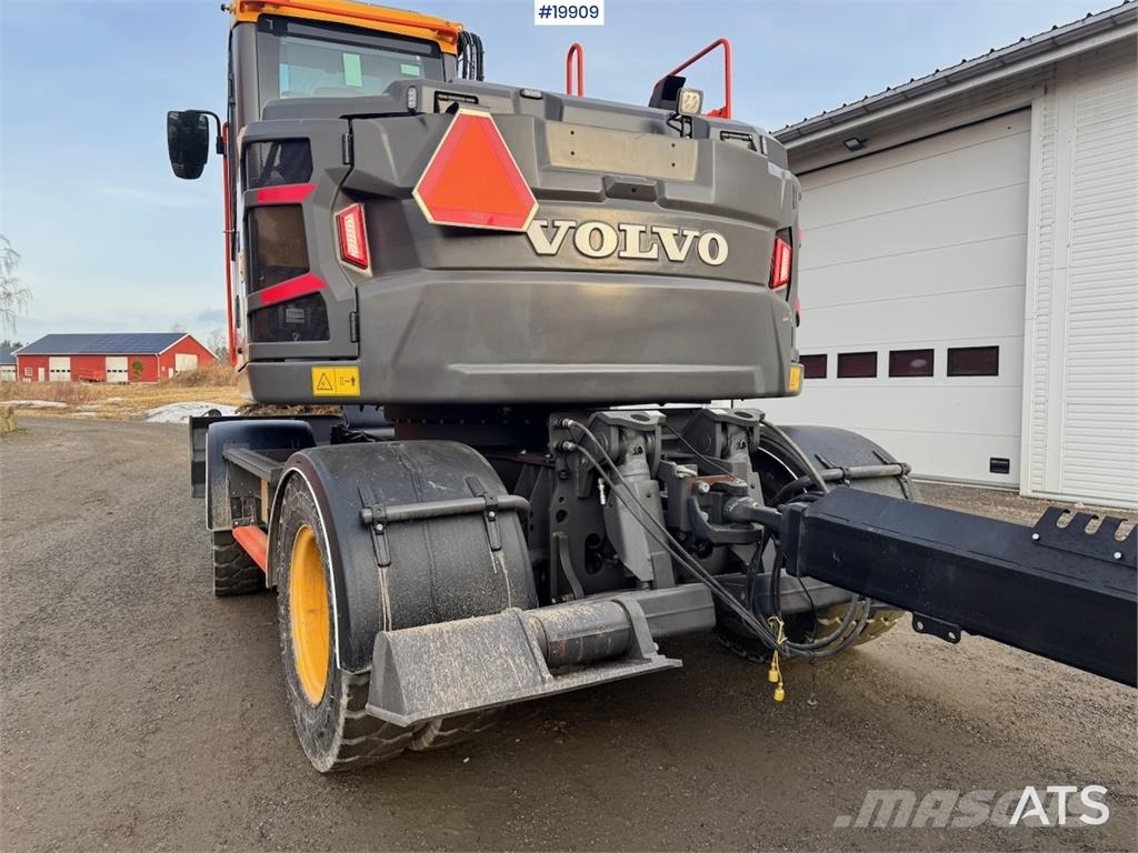 Volvo EWR130 Wheeled Excavator with Rototilt and 2 Bucke Beltegraver
