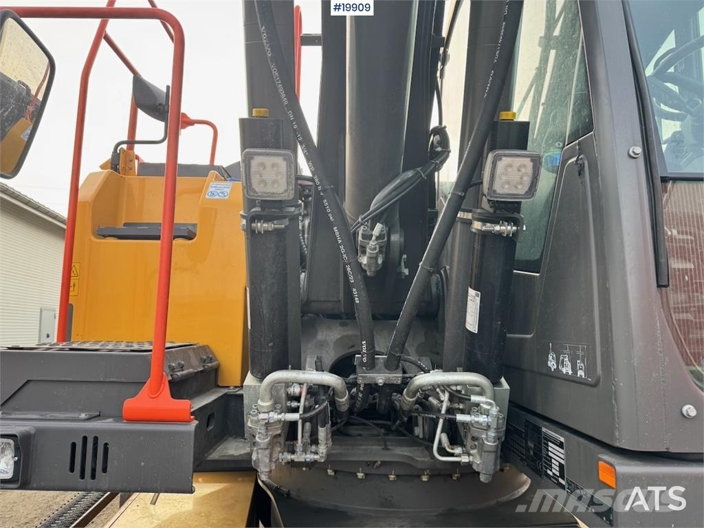 Volvo EWR130 Wheeled Excavator with Rototilt and 2 Bucke Beltegraver