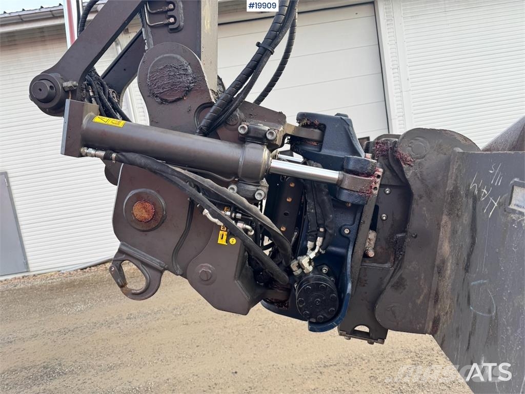 Volvo EWR130 Wheeled Excavator with Rototilt and 2 Bucke Beltegraver