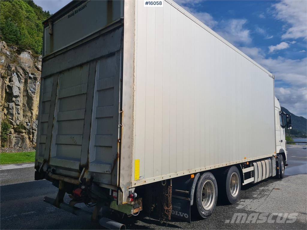 Volvo FH16 540 w/ 2004 Ekeri cabinet trailer Camiones caja cerrada