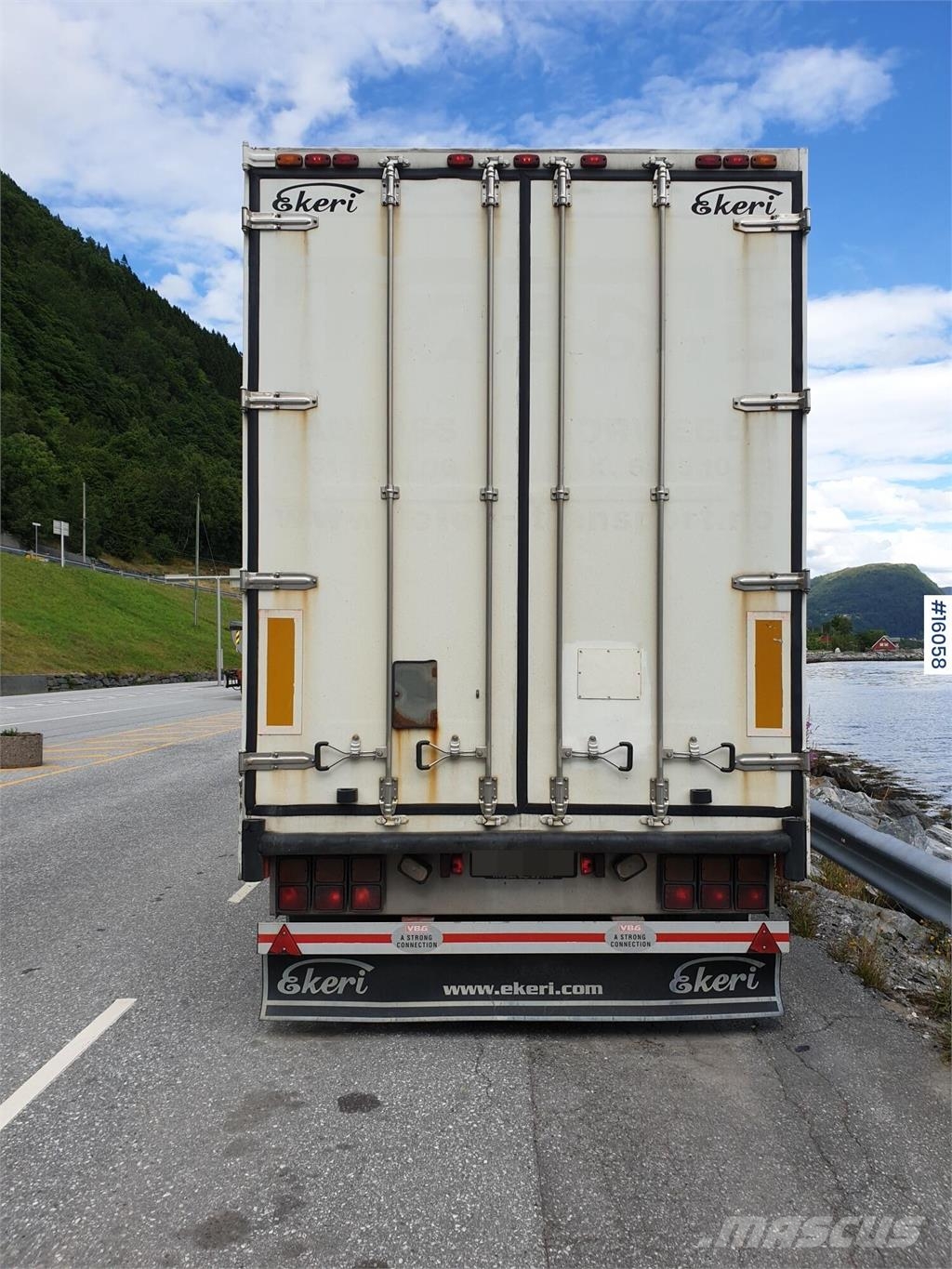 Volvo FH16 540 w/ 2004 Ekeri cabinet trailer Camiones caja cerrada