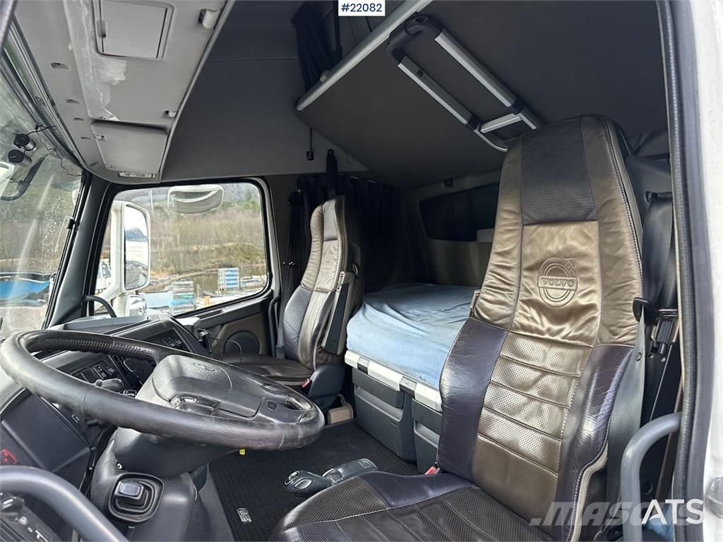 Volvo FH16 700 Tandem Box Truck with Lift and Onspot Camion Fourgon