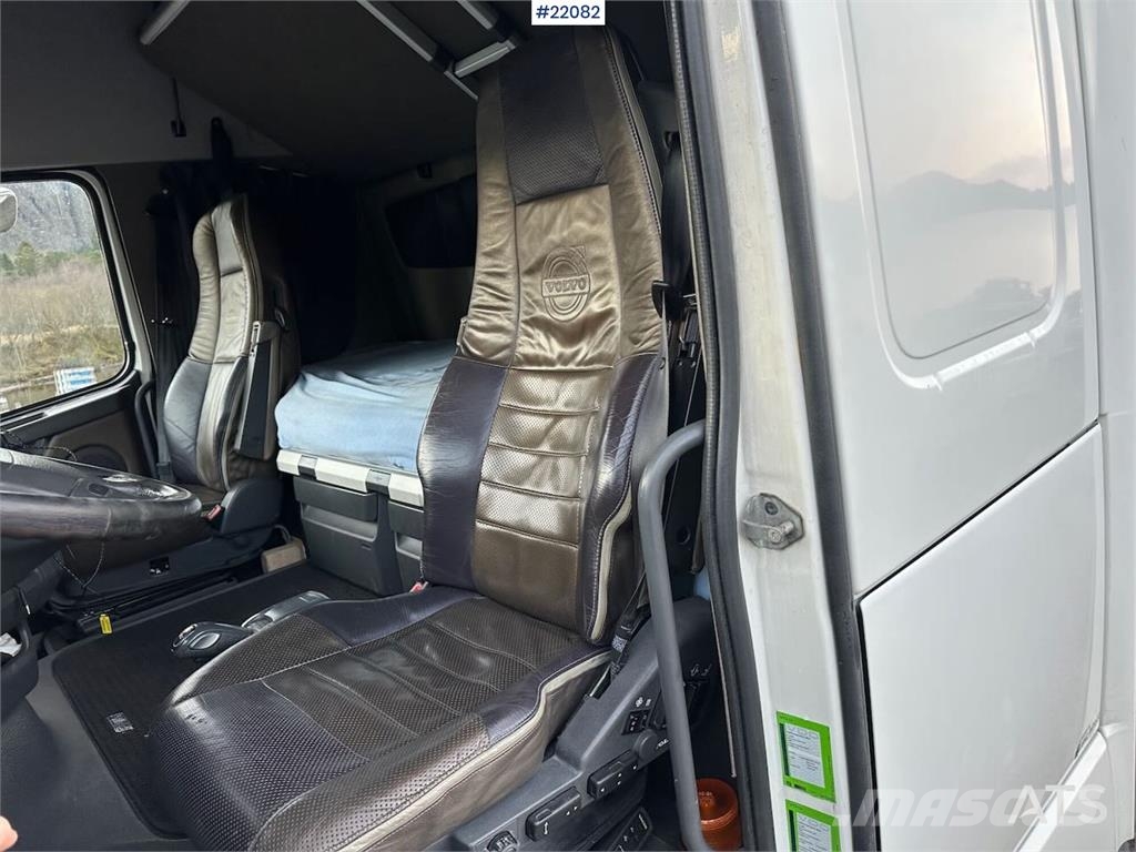 Volvo FH16 700 Tandem Box Truck with Lift and Onspot Camion Fourgon