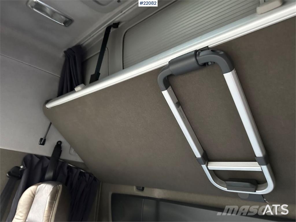 Volvo FH16 700 Tandem Box Truck with Lift and Onspot Camion Fourgon