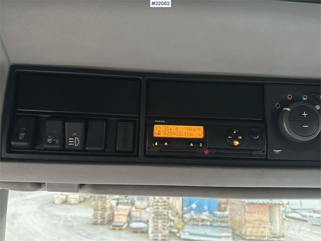 Volvo FH16 700 Tandem Box Truck with Lift and Onspot Camion Fourgon