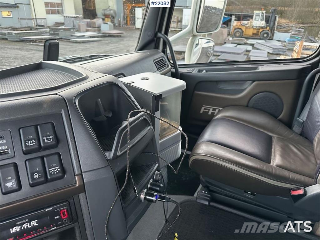 Volvo FH16 700 Tandem Box Truck with Lift and Onspot Camion Fourgon
