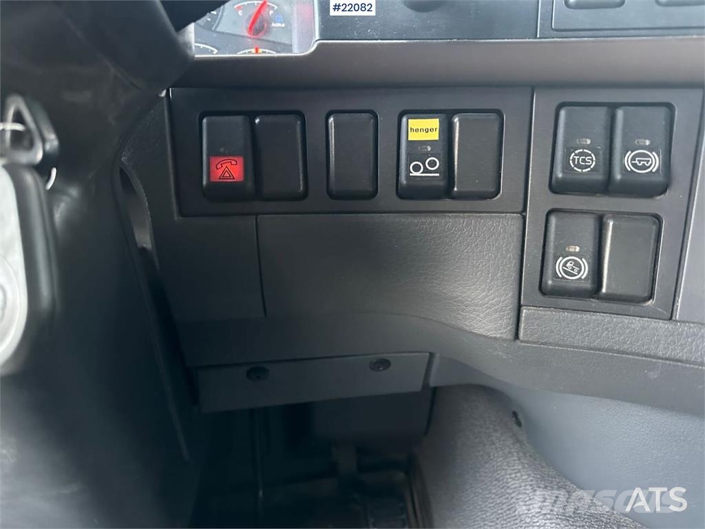 Volvo FH16 700 Tandem Box Truck with Lift and Onspot Camion Fourgon
