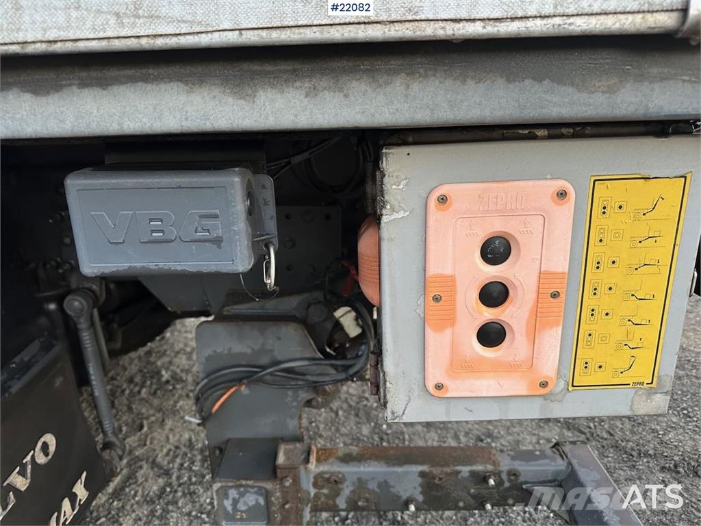 Volvo FH16 700 Tandem Box Truck with Lift and Onspot Camion Fourgon
