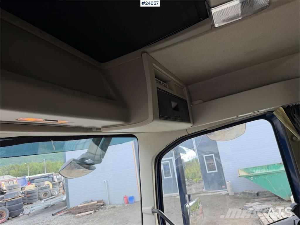 Volvo FH16 8x4 Tipper Truck with Asphalt Body and Stone Sora- ja kippiautot