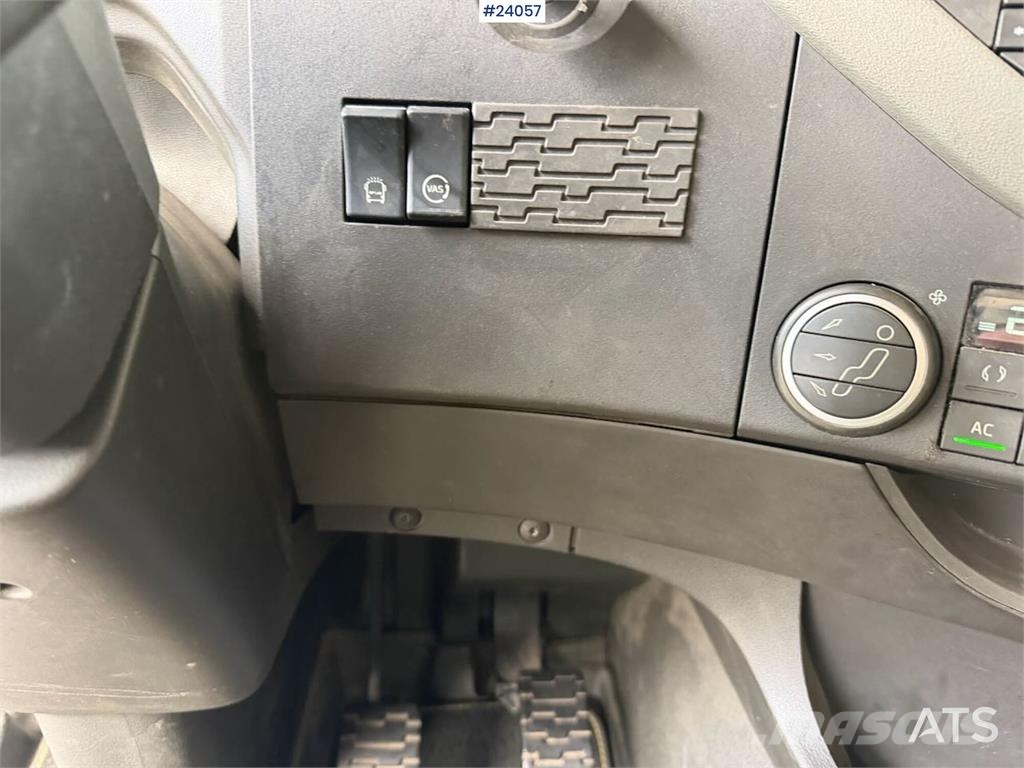Volvo FH16 8x4 Tipper Truck with Asphalt Body and Stone Sora- ja kippiautot