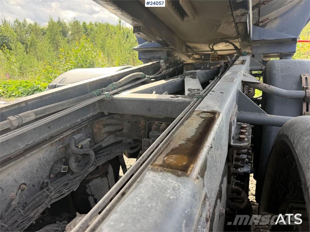 Volvo FH16 8x4 Tipper Truck with Asphalt Body and Stone Sora- ja kippiautot
