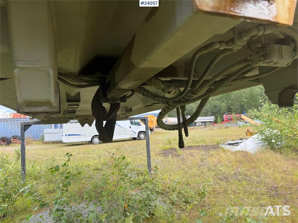 Volvo FH16 8x4 Tipper Truck with Asphalt Body and Stone Sora- ja kippiautot