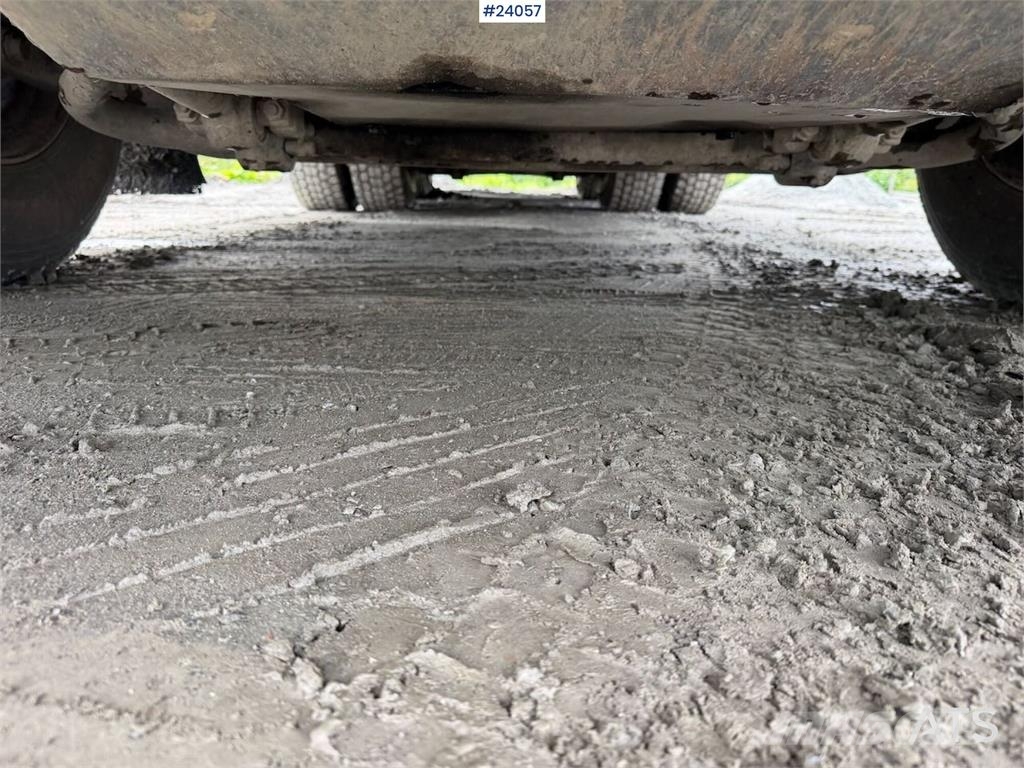 Volvo FH16 8x4 Tipper Truck with Asphalt Body and Stone Sora- ja kippiautot