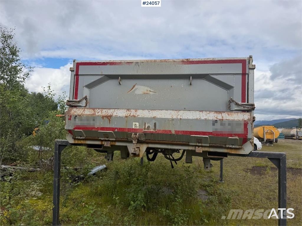 Volvo FH16 8x4 Tipper Truck with Asphalt Body and Stone Sora- ja kippiautot
