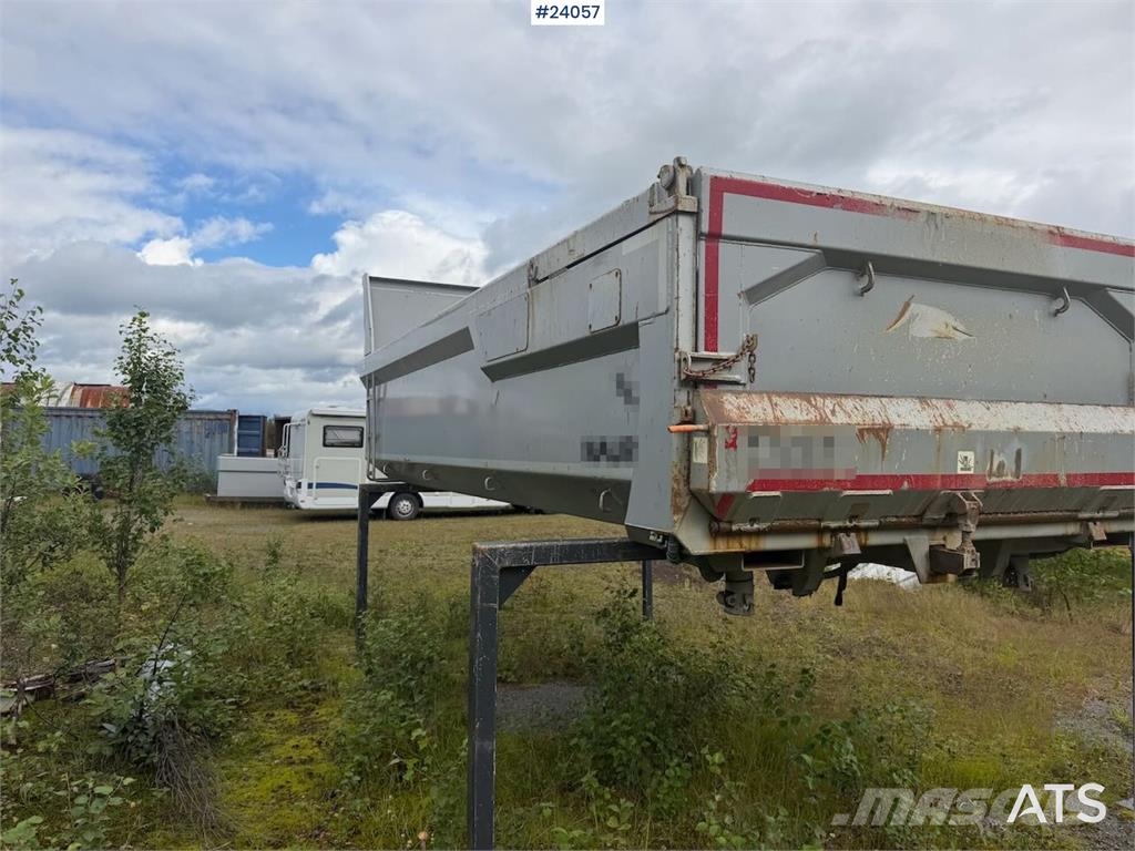Volvo FH16 8x4 Tipper Truck with Asphalt Body and Stone Sora- ja kippiautot