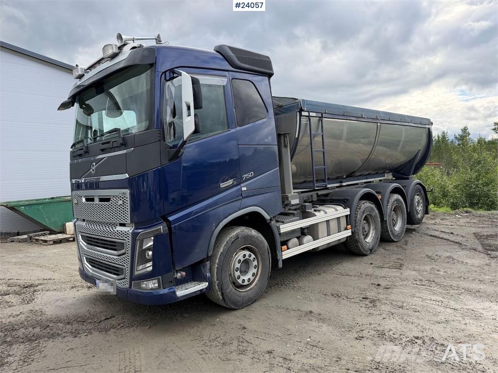 Volvo FH16 8x4 Tipper Truck with Asphalt Body and Stone Sora- ja kippiautot
