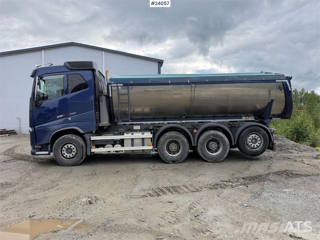 Volvo FH16 8x4 Tipper Truck with Asphalt Body and Stone Sora- ja kippiautot