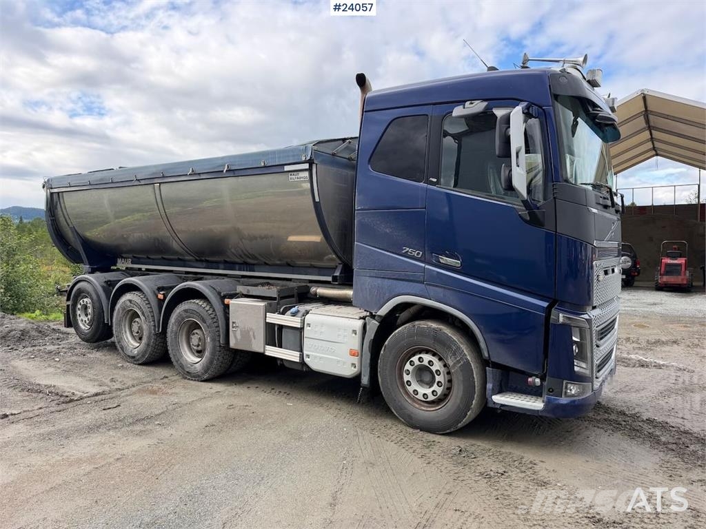 Volvo FH16 8x4 Tipper Truck with Asphalt Body and Stone Sora- ja kippiautot