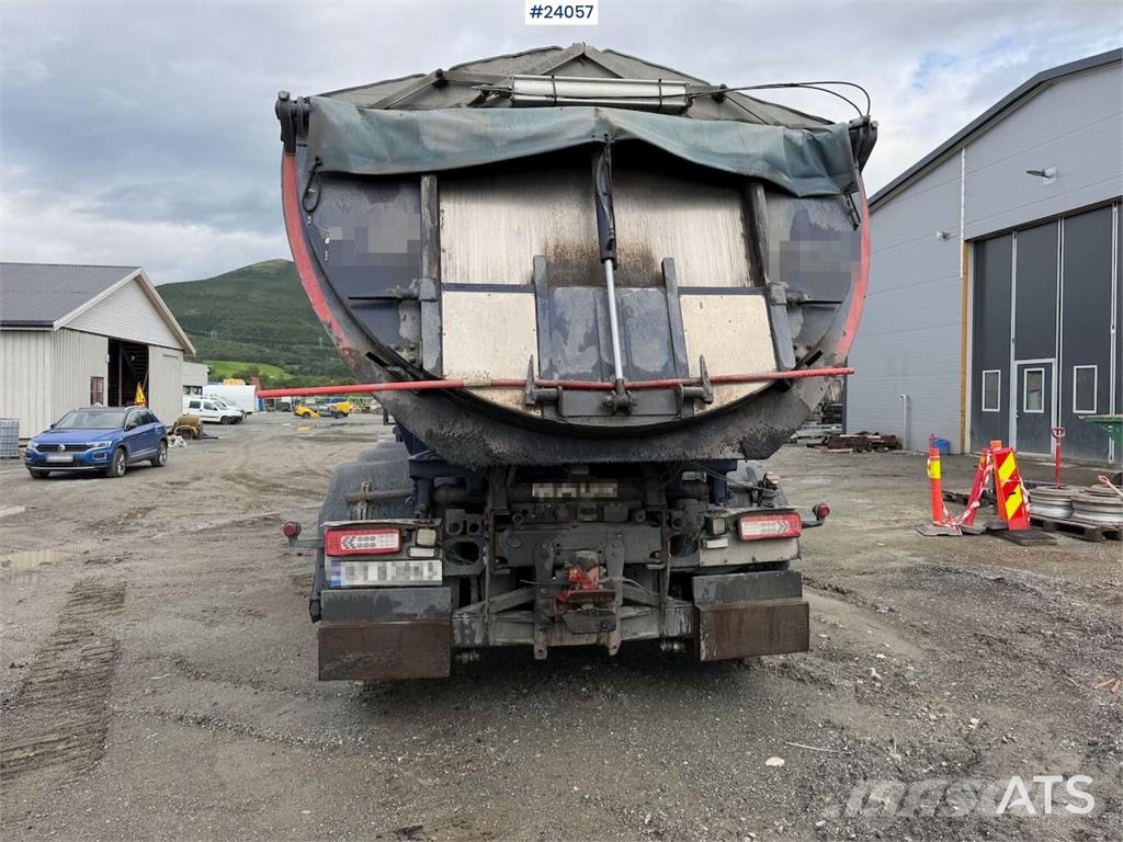 Volvo FH16 8x4 Tipper Truck with Asphalt Body and Stone Sora- ja kippiautot